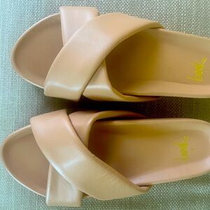 Beek sandals size 9 Brand new